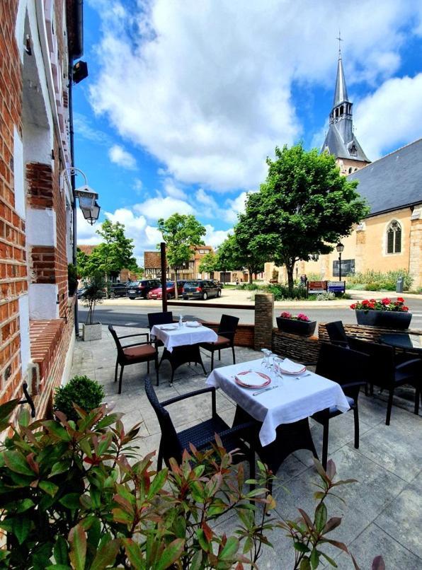 Hotel Croix Blanche De Sologne Chaumont-sur-Tharonne Exterior foto